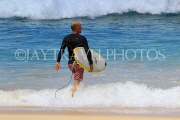 Thailand, PHUKET, Kata Noi beach, surfer going out to sea, THA3558JPL