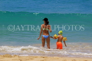 Thailand, PHUKET, Kata Noi beach, tourist with child, THA3556JPL