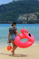 Thailand, PHUKET, Patong Beach, holidaymaker with beach float, THA4199JPL
