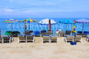 Thailand, PHUKET, Patong Beach, sunshades and sunbeds, THA4019JPL