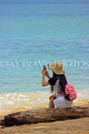 Thailand, PHUKET, Patong Beach, tourist taking a photos THA4028JPL