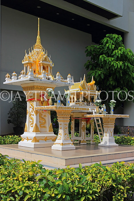 Thailand, PHUKET, small shrine outside house, THA4173JPL
