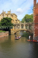 UK, Cambridgeshire, CAMBRIDGE, St John's College, Bridge of Sighs, punting, River Cam, UK34926JPL