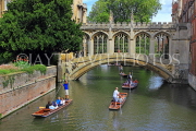 UK, Cambridgeshire, CAMBRIDGE, St John's College, Bridge of Sighs, punting, River Cam, UK34934JPL