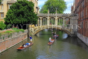 UK, Cambridgeshire, CAMBRIDGE, St John's College, Bridge of Sighs, punting, River Cam, UK34935JPL