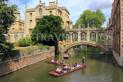 UK, Cambridgeshire, CAMBRIDGE, St John's College, Bridge of Sighs, punting, River Cam, UK34937JPL