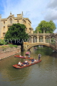 UK, Cambridgeshire, CAMBRIDGE, St John's College, Bridge of Sighs, punting, River Cam, UK34938JPL