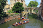 UK, Cambridgeshire, CAMBRIDGE, St John's College, Bridge of Sighs, punting, River Cam, UK34939JPL