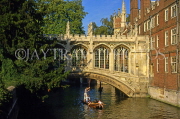 UK, Cambridgeshire, CAMBRIDGE, St John's College, Bridge of Sighs, punting in River Cam, CAM65JPL