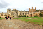UK, Cambridgeshire, CAMBRIDGE, Trinity College, Great Court, and Fountain, UK35019JPL