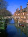 UK, Cambridgeshire, CAMBRIDGE, punting and Mathematical Bridge, UK5647JPL