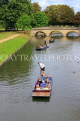UK, Cambridgeshire, CAMBRIDGE, punting in River Cam, UK34944JPL