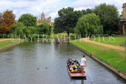UK, Cambridgeshire, CAMBRIDGE, punting in River Cam, UK34959JPL