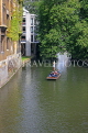 UK, Cambridgeshire, CAMBRIDGE, punting in River Cam, UK34961JPL