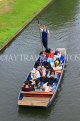 UK, Cambridgeshire, CAMBRIDGE, punting in River Cam, punting tours, UK34947JPL