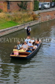 UK, Cambridgeshire, CAMBRIDGE, punting in River Cam, punting tours, UK34952JPL