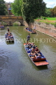 UK, Cambridgeshire, CAMBRIDGE, punting in River Cam, punting tours, UK34955JPL