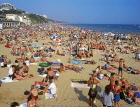 UK, Dorset, BOURNEMOUTH, beach crowded with sunbathers, DOR713JPL