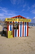 UK, Dorset, WEYMOUTH, beach with seafood stall, UK5017JPL