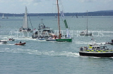 UK, Hampshire, PORTSMOUTH, Mike Perham returning to harbour, 29 Aug 09, UK6685JPL