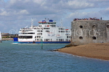 UK, Hampshire, PORTSMOUTH, ferry enterting by old city walls, UK6563JPL