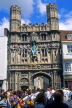 UK, Kent, CANTERBURY, Christ Church Gate and crowds of tourists, CTB245JPL