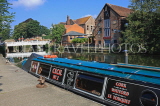 UK, Kent, TONBRIDGE, River Medway, riverside, houseboat and the Big Brige, UK13297JPL