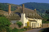 UK, Somerset, BOSSINGTON, countryside stone and thatched roof house, UK5551JPL