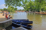 UK, Warwickshire, STRATFORD-UPON-AVON, River Avon, and rowing boats for hire, UK25509JPL
