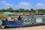 UK, Warwickshire, STRATFORD-UPON-AVON, Stratford Canal Basin, couple in houseboat, UK25534JPL