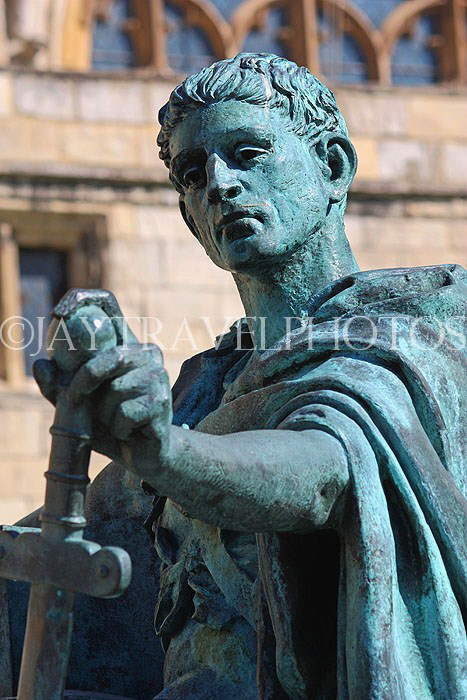UK, Yorkshire, YORK, Constantine the Great statue, by York Minster, UK9797JPL