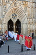 UK, Yorkshire, YORK, York Minster, Sunday Easter parade, clergy and congregation, UK3271JPL