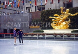 USA, New York, MANHATTAN, Rockefeller Centre Plaza, ice rink and Prometheus statue, NYC519JPL