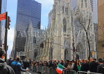 USA, New York, MANHATTAN, St Patricks Cathedral and St Patricks Day crowds, US4559JPL