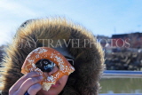 USA, New York, MANHATTAN, food, girl holding a pretzel, US4651JPL