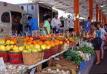 USA, Texas, DALLAS, Farmers Market, fruit and vegetable stalls, DAL206JPL