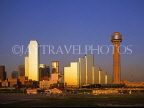 USA, Texas, DALLAS, skyline (evening light), Reunion Tower (right), DAL19JPL