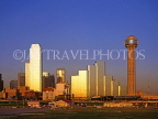 USA, Texas, DALLAS, skyline (evening light), Reunion Tower (right), NCNB Tower (left), DAL16JPL