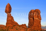 USA, Utah, Arches National Park, Balanced Rock (left), US2721JPL