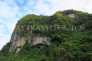 VIETNAM, Halong Bay, Bo Hon Island, Sung Sot Caves, entrance, lookout point, VT1918JPL