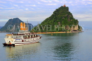 VIETNAM, Halong Bay, Ti Top Island, and cruise boat, VT1771JPL