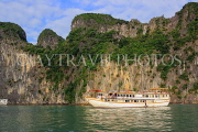 VIETNAM, Halong Bay, cruise boat and limestone formations, VT1858JPL