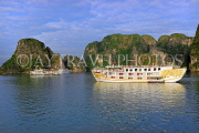 VIETNAM, Halong Bay, cruise boats and limestone formations, VT1866JPL