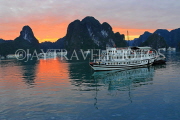 VIETNAM, Halong Bay, dawn, limestone formations and moored cruise boats, VT1811JPL