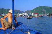 VIETNAM, Halong Bay, fishermen and floating homes, VT499JPL