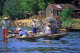 VIETNAM, Hue, Perfumed River, people in sampans, VT341JPL
