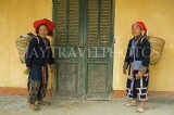 VIETNAM, Lao Cai province, Sapa, Ta Phin, Red Yao tribe women with baskets, VT624JPL