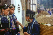 VIETNAM, Lao Cai province, Sapa, hill tribe women, VT245JPL