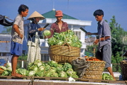 VIETNAM, Mekong Delta, Can Tho Floating Market, vendors packing cabbages, VT679JPL