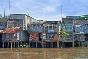 VIETNAM, Mekong Delta, houses along the waterways, VT710JPL